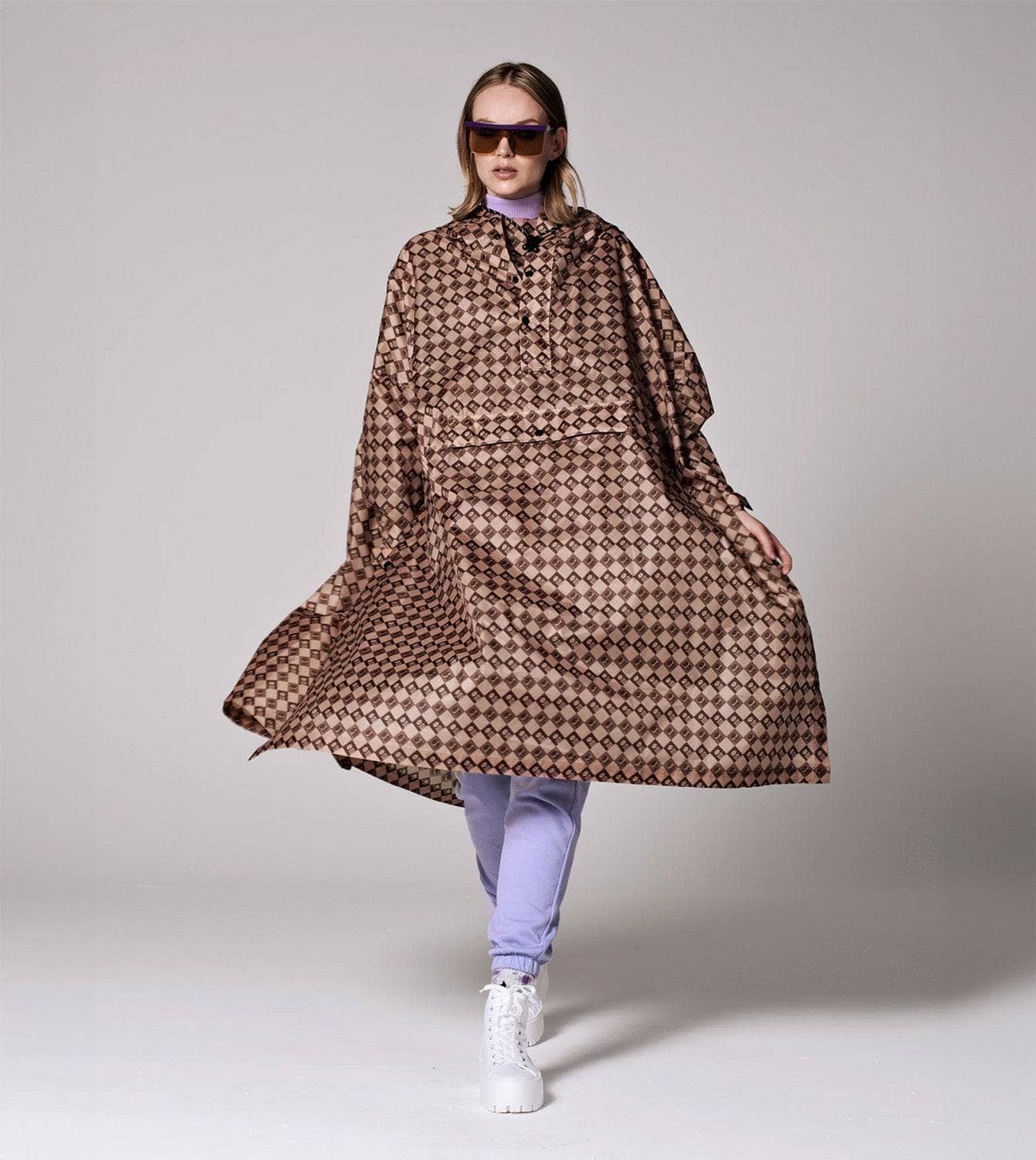 Regenponcho aus recyceltem Polyester