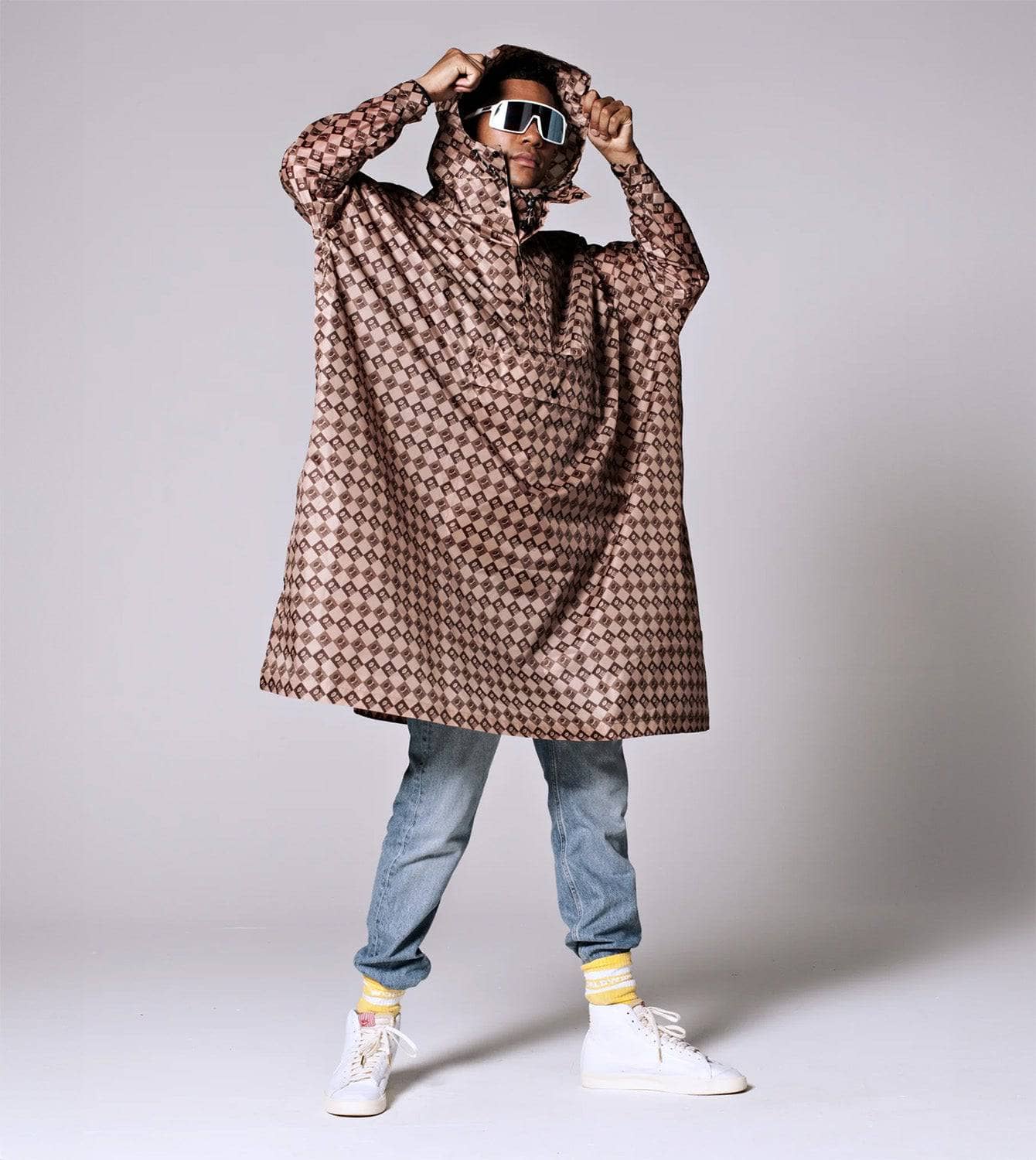 Regenponcho aus recyceltem Polyester