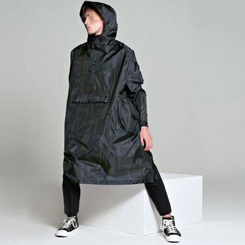 Regenponcho aus recyceltem Polyester 