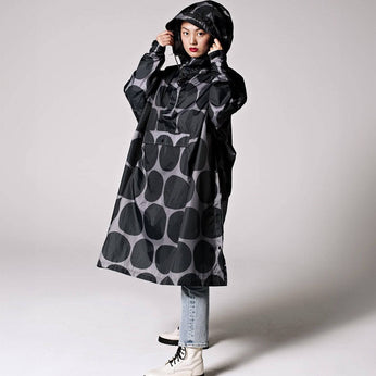 Regenponcho aus recyceltem Polyester 
