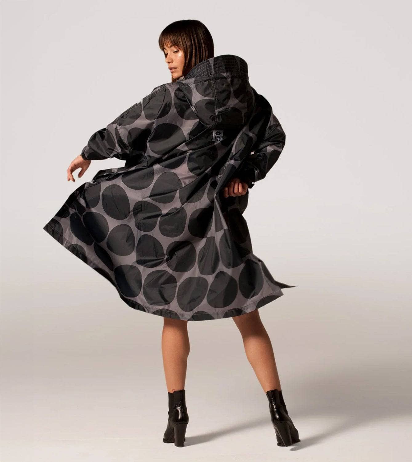 Regenponcho aus recyceltem Polyester