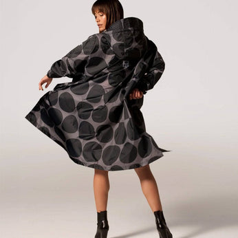 Regenponcho aus recyceltem Polyester 