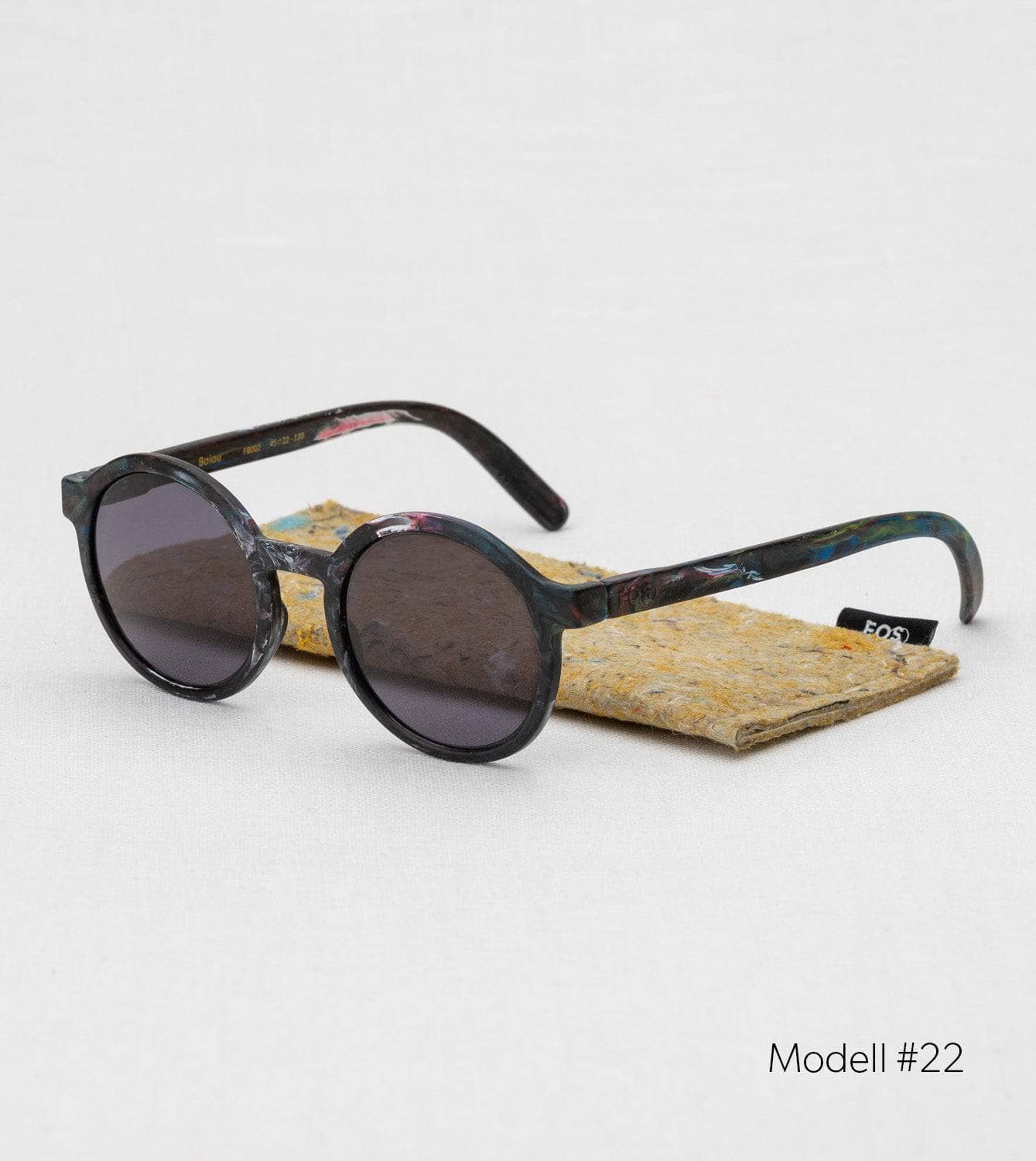 Sonnenbrille aus recyceltem Plastik - farbig