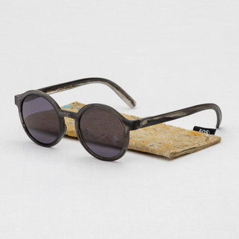 Sonnenbrille aus recyceltem Plastik - grau 