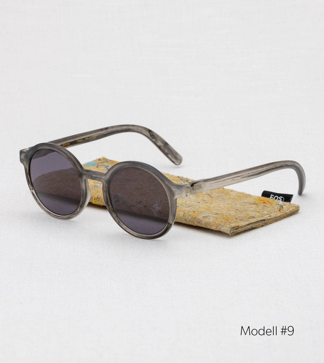 Sonnenbrille aus recyceltem Plastik - grau