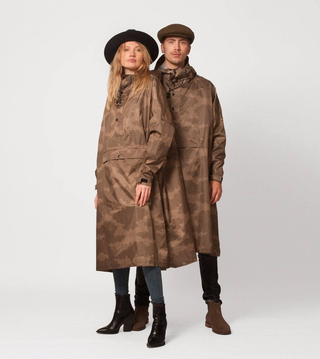 Regenponcho aus recyceltem Polyester