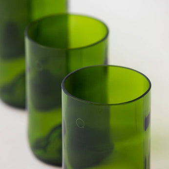 Trinkgläser aus Weinflaschen-Upcycling 