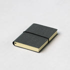 Recyceltes Leder-Notizbuch - Schwarz klein 9x13cm / schwarzes Gummiband
